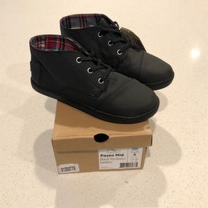 TOMS Paseo Boys Size 5